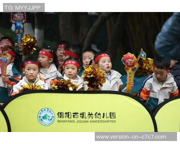 幼儿足球英雄舞蹈视频展现小小运动员的激情与活力，快乐成长的精彩瞬间